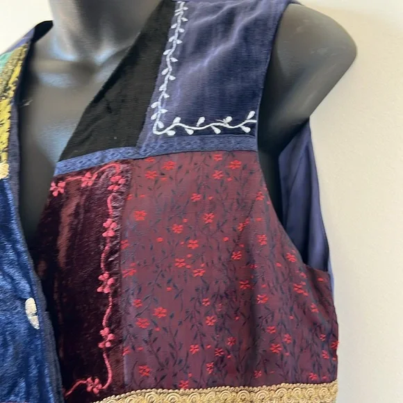 Vintage velvet embossed patchwork vest - Picture 6 of 16